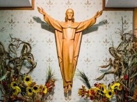 Statue of the Risen Lord above the tabernacle