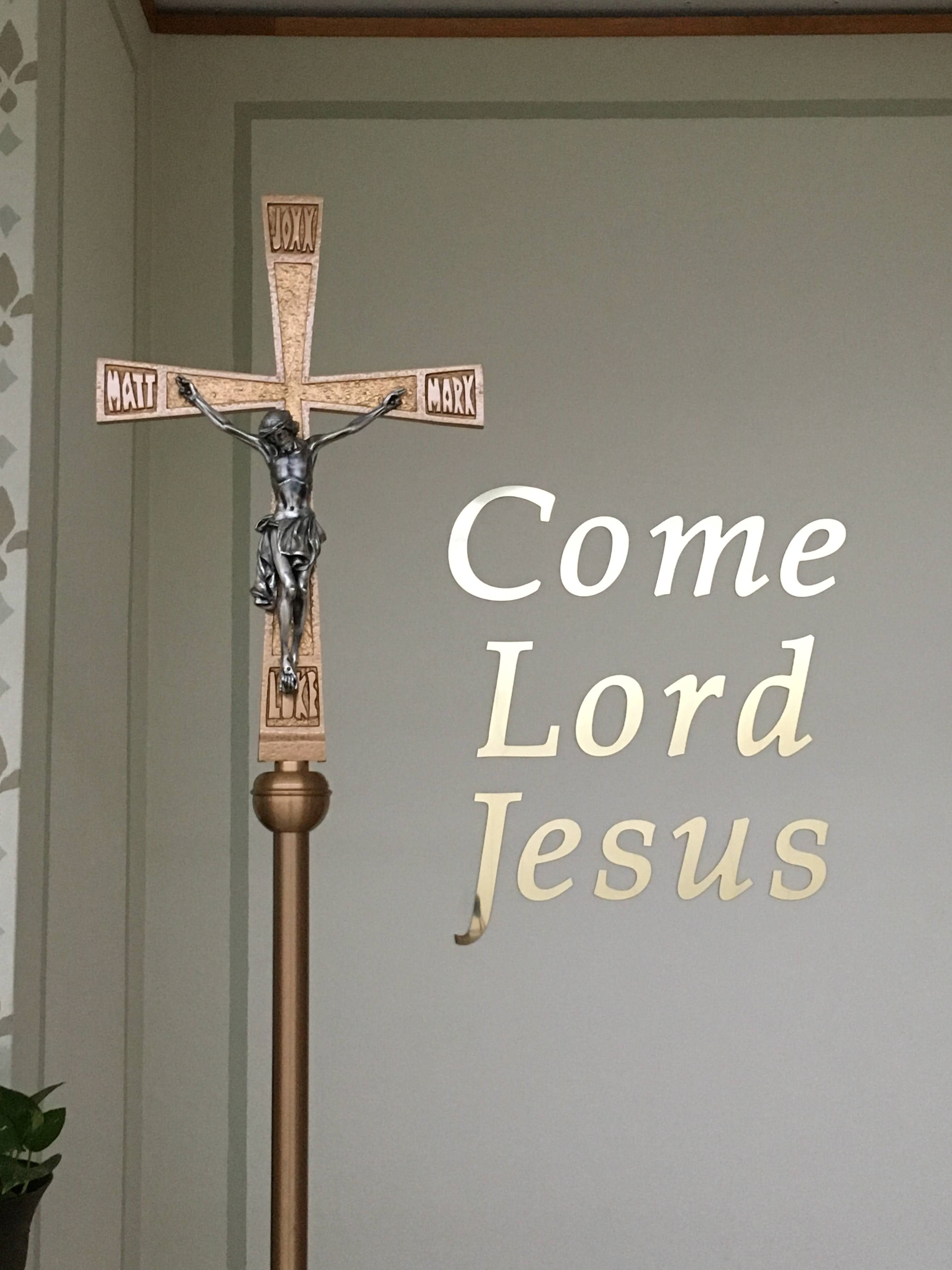 Crucifix with the phrase "Come Lord Jesus" in the background