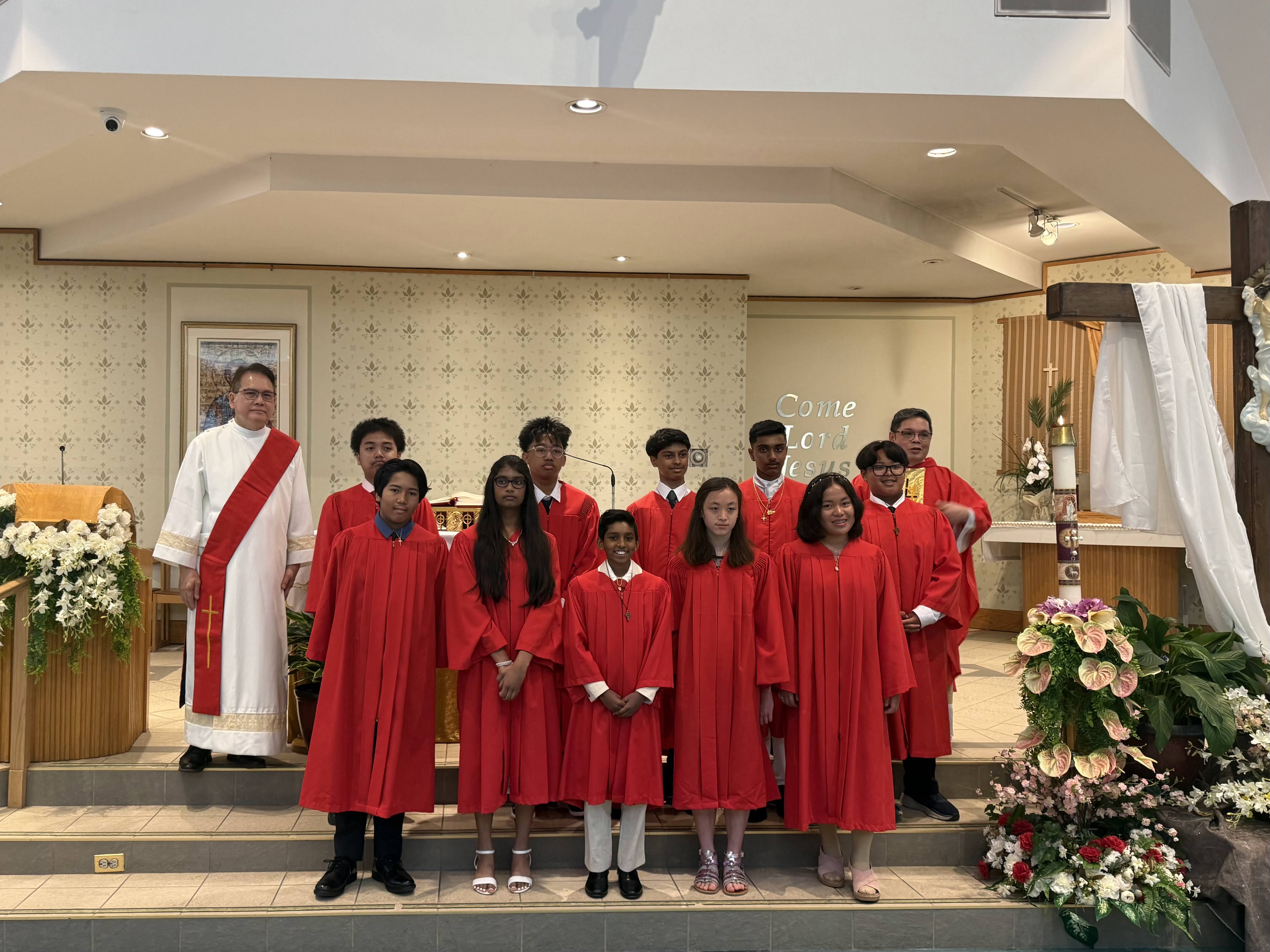 Confirmation students with Fr. Serrano and Deacon Cruz